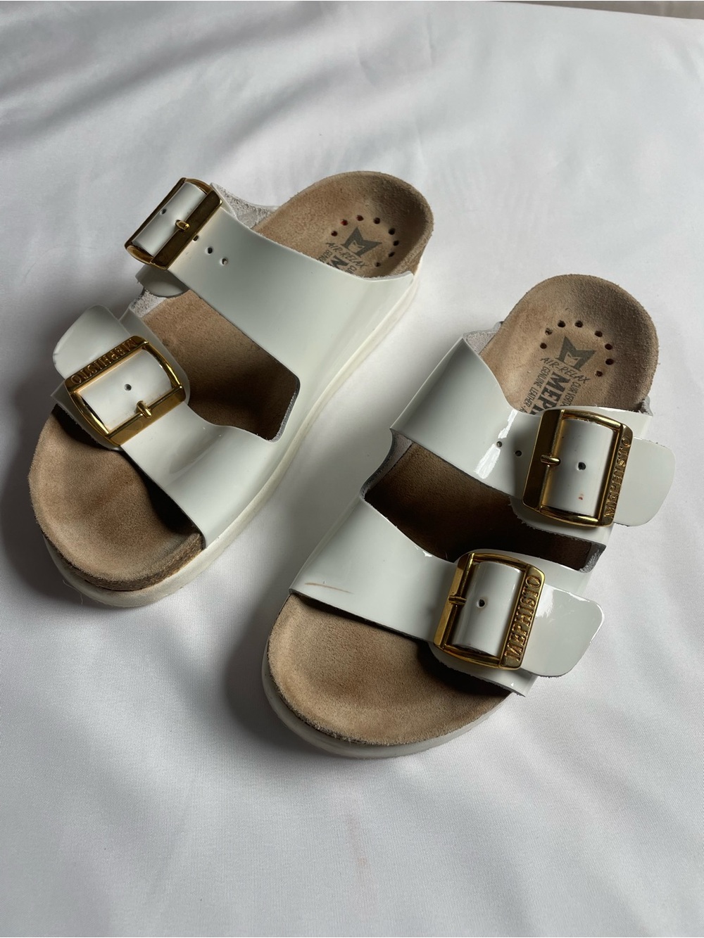 Classic Mephisto White Leather Comfort Sandals – Gold Buckles, Size EU 35 / US 5